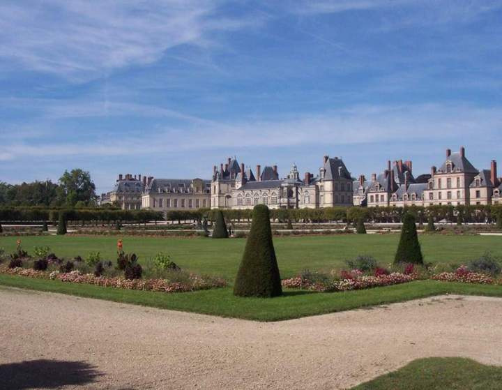 Quality hotel services in the heart of Fontainebleau