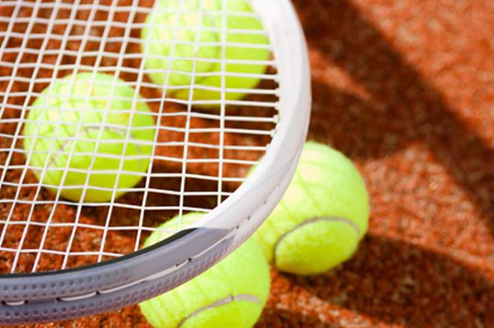 Jouer au tennis et au football Fontainebleau